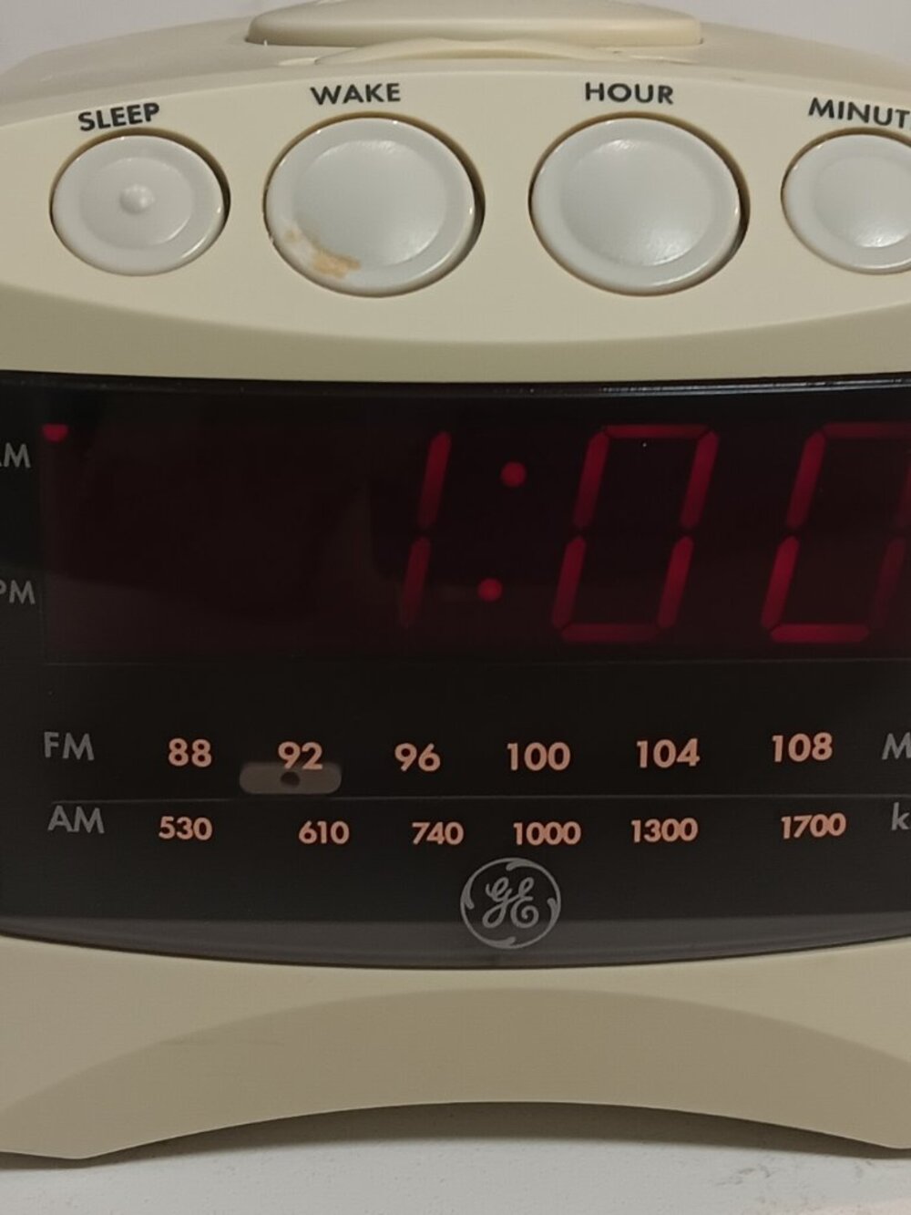 Vintage General Electric - Alarm Clock AM/FM Radio - 7-4808A